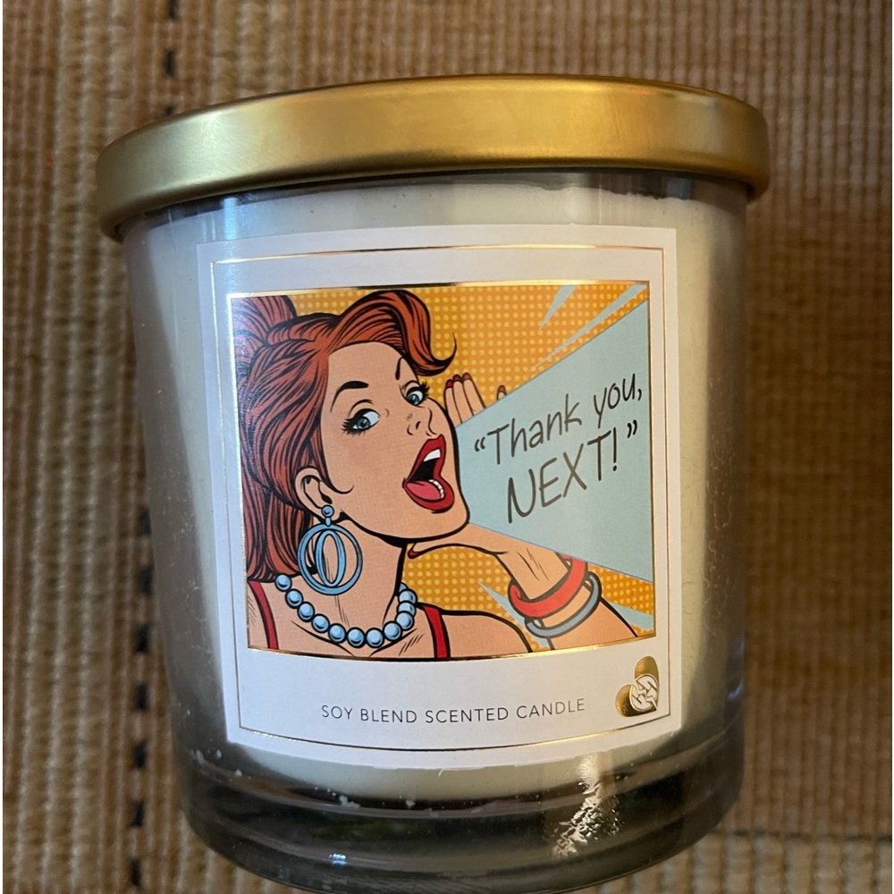 NEW IN BOX SOY BLEND SCENTED CANDLE